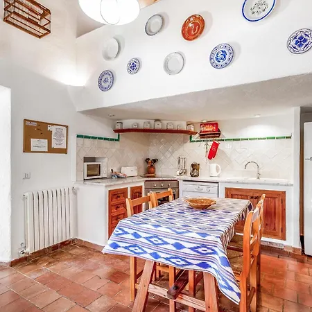 Traditional 3 Bedrooms Rellafonta Mountain Views Short Drive To Town