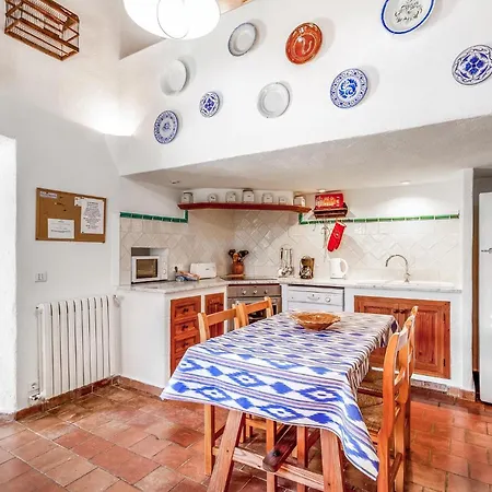 Traditional 3 Bedrooms Rellafonta Mountain Views ヴィラ ポレンサ